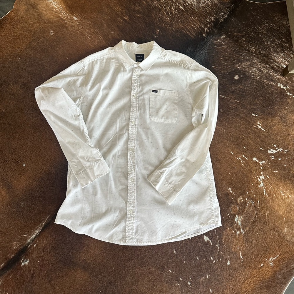 Men’s RVCA SLIM FIT white printed button down! Great condition!